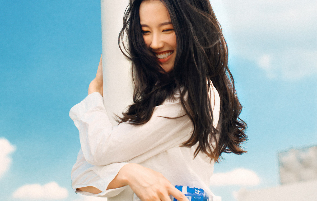 Phan Thiệu Quân được chú ý khi giống với hai ngôi sao điện ảnh là Lưu Diệc Phi và Trương Bá Chi.