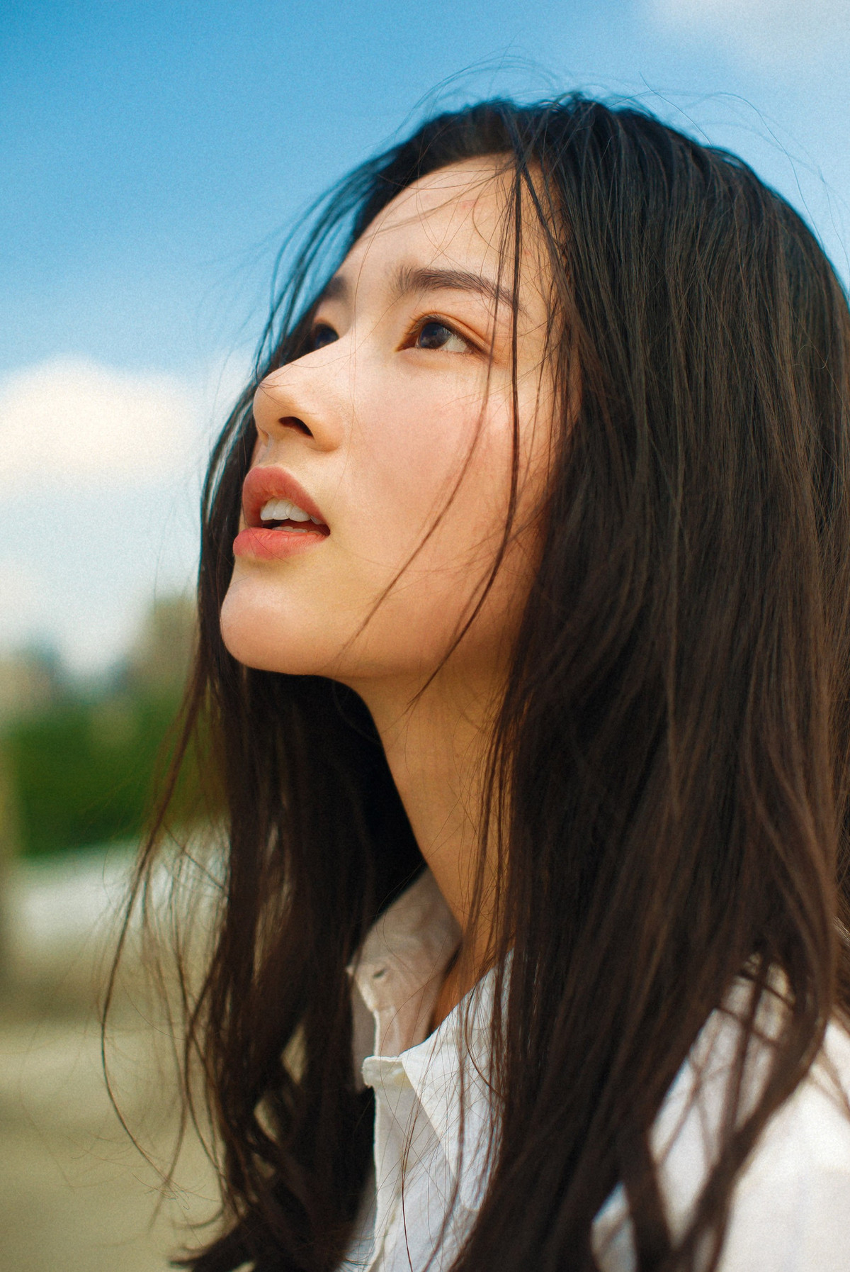 Việc các cô gái nổi tiếng nhờ là giống các ngôi sao điện ảnh không còn xa lạ gì với nhiều người nhưng việc giống tới 2 ngôi sao thì dường như chỉ có cô bạn Trung Quốc có tên Phan Thiệu Quân là điển hình.