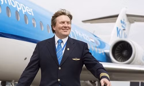 Vua Ha Lan bi mat lai may bay cho khach suot 21 nam