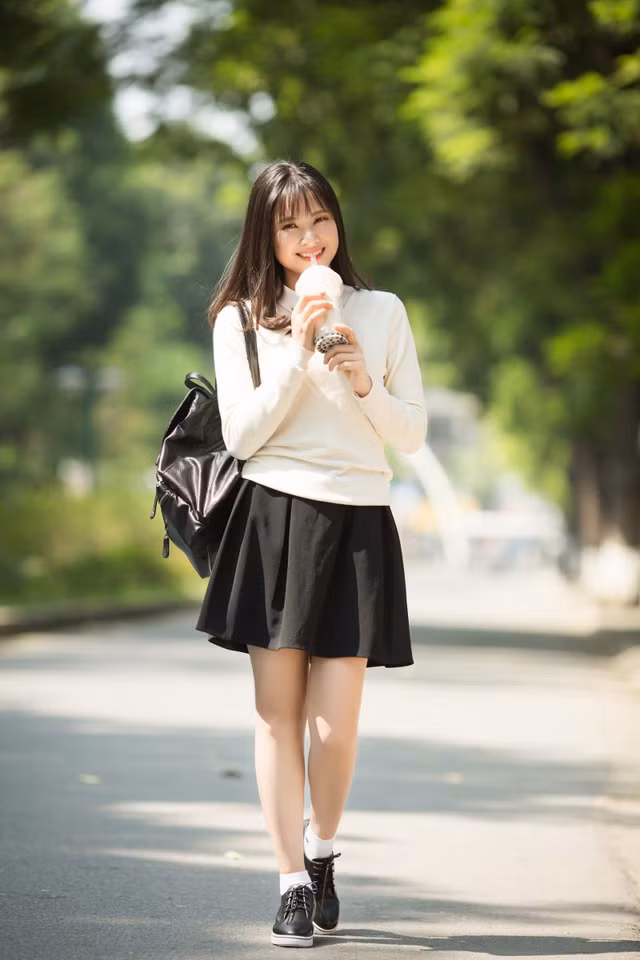 Cùng ngắm nhìn nhan sắc gây nhầm lẫn tuổi tác của bà mẹ tuổi băm - Mùi Khánh Ly.