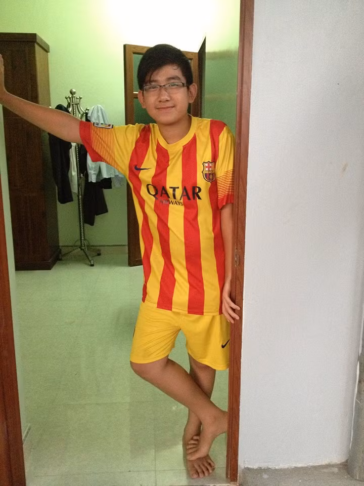 Cậu bạn 10X Vĩnh Phúc được nhắc tới với hành trình giảm cân thần thánh đó là Đậu Hồng Phúc (sinh năm 2001, tại Vĩnh Phúc).