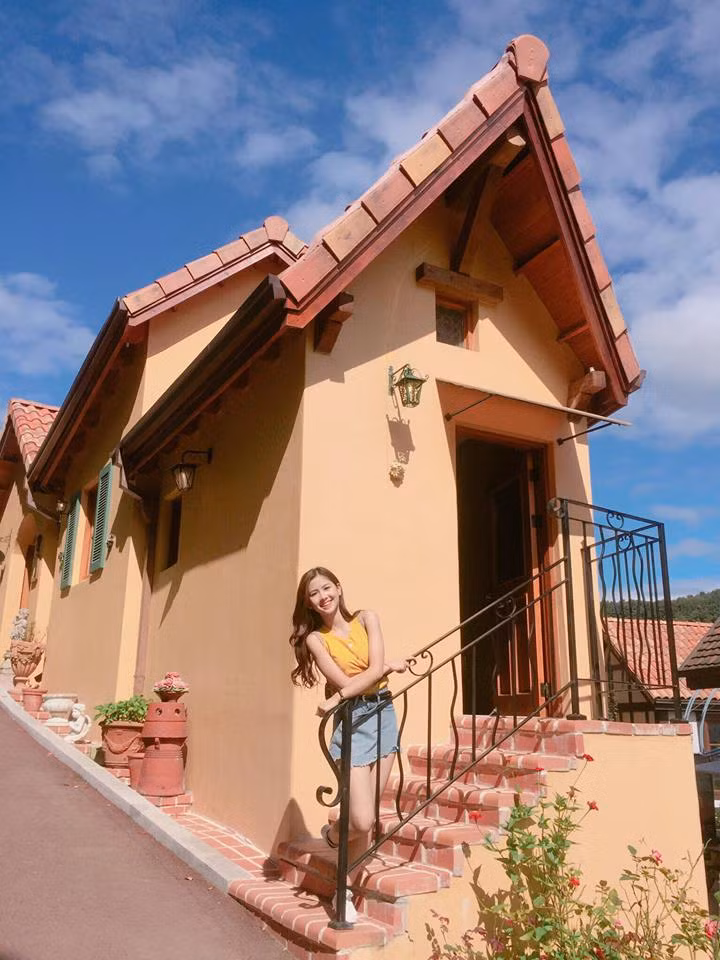 Những bức ảnh Thanh Thư chụp ở xứ sở kim chi nhận được hàng nghìn lượt yêu thích và bình luận của cộng đồng mạng. Ai cũng khen vẻ đẹp trong sáng và nụ cười thân thiện rạng rỡ của cô nàng hot girl 9X này.