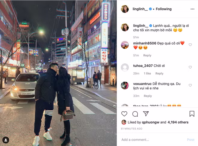 Trước đó, cặp đôi vợ chồng cầu thủ đội tuyển Việt Nam chăm chỉ đi du lịch cùng nhau. Sau gần một năm công khai hẹn hò, đôi trẻ tổ chức đám hỏi vào tháng 6. Đám cưới của hai người sẽ diễn ra vào năm sau.