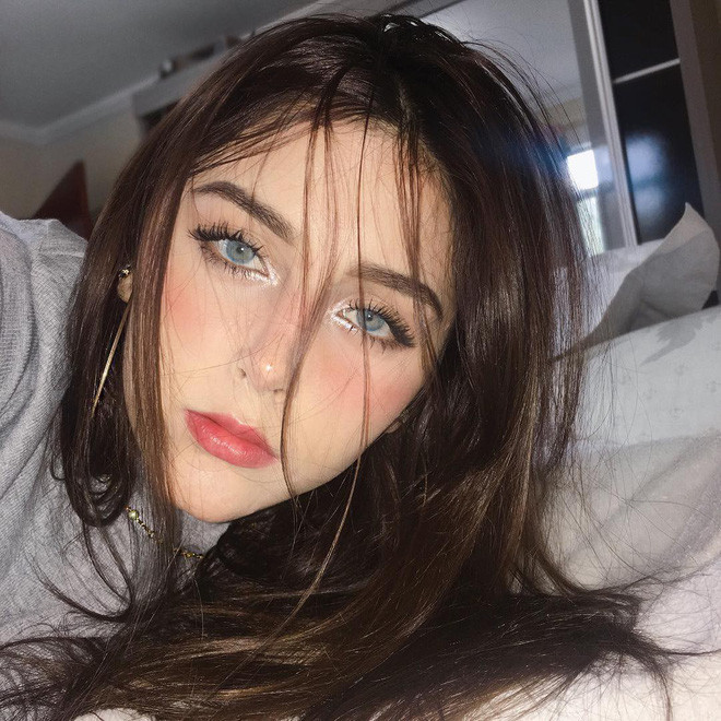 Bianca Cristie là một vlogger kiêm người mẫu đến từ Brazil. Những thông tin về Cristie khá ít ỏi nhưng không vì thế mà lượt theo dõi của cô nàng này giảm sút.