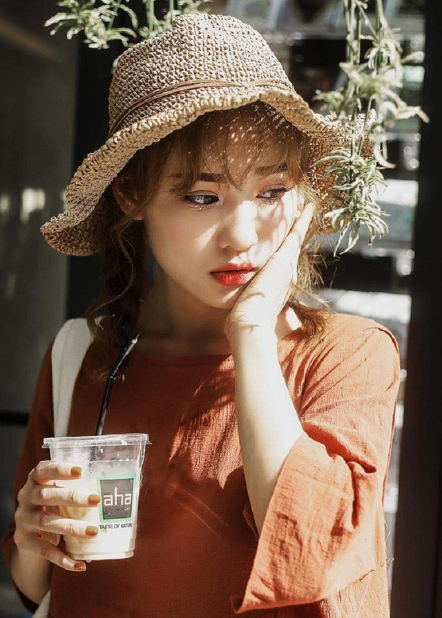 Ngoài đam mê chụp ảnh, Thu Hà còn là một bạn trẻ thích du lịch trải nghiệm. Nhờ việc đi làm mẫu Hà đã thiết kế cho mình những chuyến đi du lịch cả trong và ngoài nước như Thái Lan, Mộc Châu, Hạ Long và sắp tới Thu Hà đang lên kế hoạch cho chuyến đi Sa Pa.