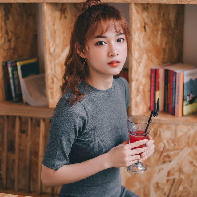 Việc chụp ảnh được Thu Hà tranh thủ từ những thời gian rảnh nên nghề mẫu bén duyên với cô bạn này từ rất sớm. Từ công việc này cũng giúp 9x tự lập kinh tế.