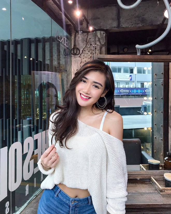 Mỗi bức ảnh của Ivy đăng tải đều được các dân mạng, chủ yếu là cánh mày râu theo dõi và không quên để lại những bình luận "có cánh" khen ngợi sắc đẹp của nữ y tá.