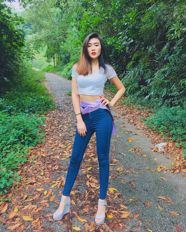 Với làn da sáng sống mũi cao thẳng, đặc biệt là nụ cười Ivy Chew khiến người đối diện cũng phải rung rinh theo vì quá đỗi ngọt ngào.