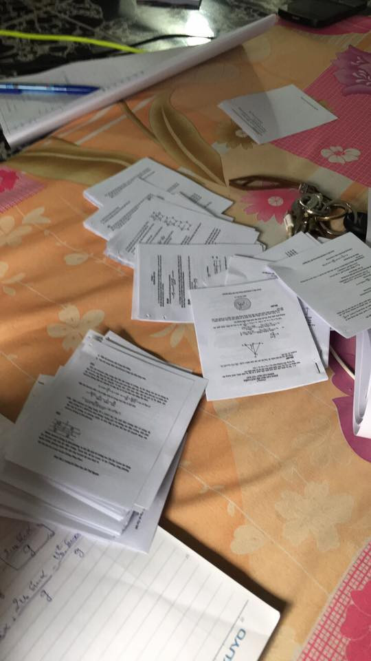 Với nhiều bạn trẻ, phao thi khiến họ tự tin bước vào phòng thi nhưng không may mà bị bắt ngay tại trận thì vô cùng ê chề. Hiệu quả đâu không thấy, chỉ thấy đến mỗi mùa thi là bác photocopy cổng trường lại kiếm bộn tiền.