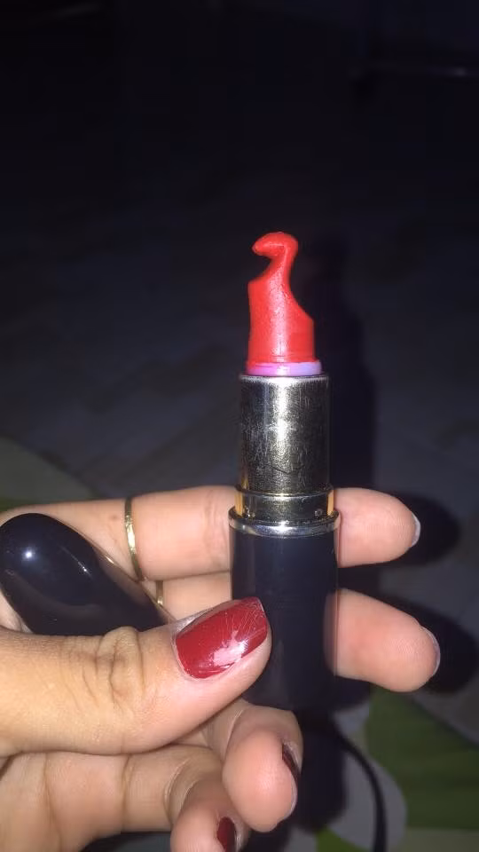 Kiểu vừa đánh vừa ăn son của chị em không còn quá xa lạ với nhiều người.