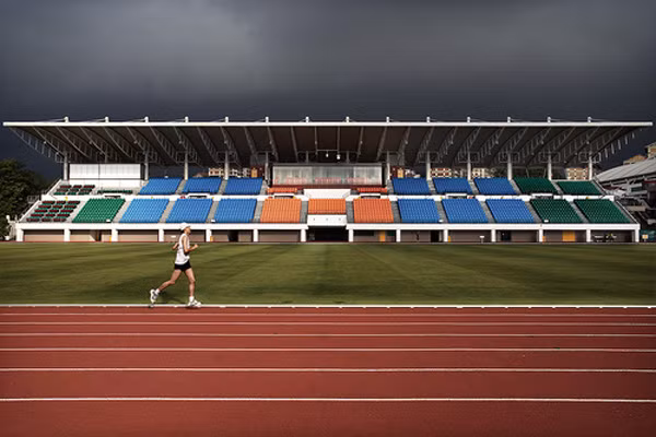 Nhưng cũng trong cuộc kiểm tra này, HLV Miura không hài lòng với việc diện tích của sân không đạt tiêu chuẩn sân thi đấu của FIFA. Điều này khiến HLV người Nhật Bản buộc phải điều chỉnh chiến thuật của mình để giúp các cầu thủ Việt Nam thi đấu tốt.