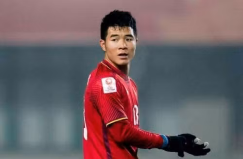 Tuy nhiên với thời gian dài làm việc cùng nhà cầm quân người Hàn Quốc tại giải U23 Châu Á và ASIAD, có lẽ Đức Chinh đang được HLV Park quy hoạch là siêu dự bị sẽ tung vào sân khi hàng tấn công của ĐT Việt Nam bế tắc.