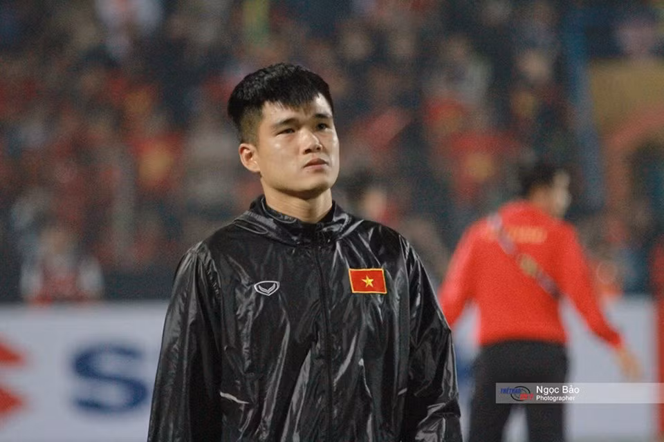 Lục Xuân Hưng dù lần đầu lên tuyển nhưng đã thi đấu rất tự tin, chắc chắn, máu lửa trong chuyến tập huấn tại Hàn Quốc. Điều này giúp anh ghi điểm và được HLV Park điền tên vào danh sách cuối cùng.