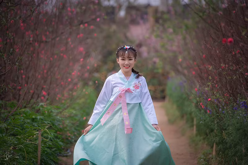 Ngoài giờ học trên lớp, Phương thích dành thời gian cho sở thích chụp ảnh. Cô bạn đã chụp ở nhiều concept khác nhau từ nữ tính, dịu dàng đến cá tính, năng động.