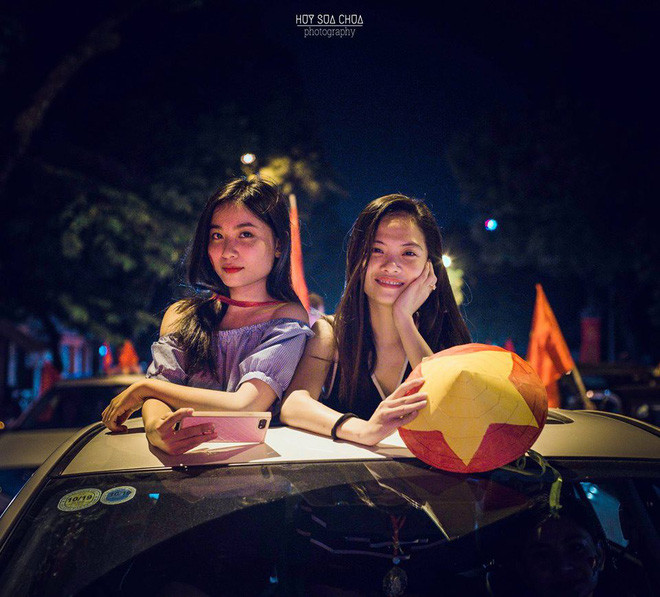 Khi đã vào dáng chuẩn thì chỉ cần ấn máy là có hình đẹp.