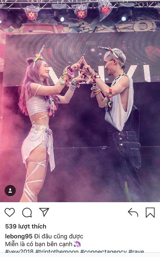 Ngắm nhìn những hình ảnh của Xuân Anh tại "Trip to the moon", nhiều dân mạng tếu táo rằng: "có người đẹp như này, biết thế cũng lên "quẩy" biết đâu lại "va" vào được người đẹp".