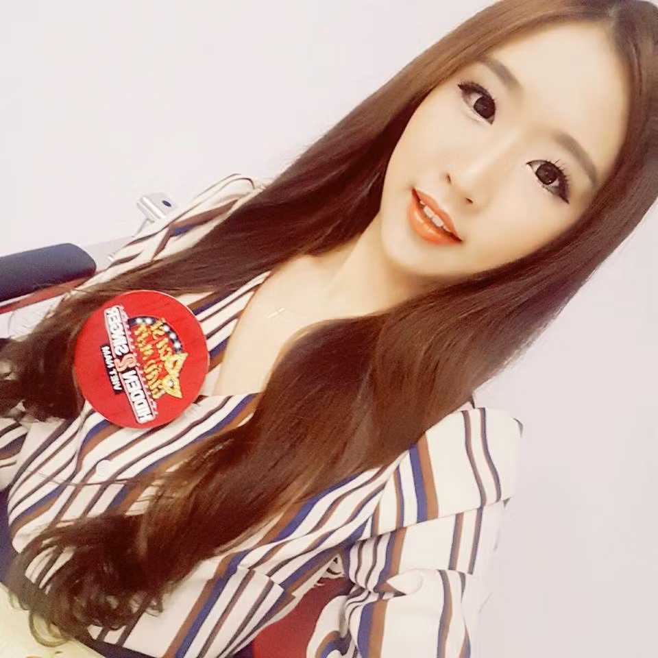 Thời gian gần đây, trên kênh Youtube cá nhân, cô nữ sinh Hàn Quốc có tên Shin Jin Ju khiến dân mạng Việt phải chao đảo bởi khả năng nói tiếng Việt cực "nuột", giọng hát ấm áp và tình yêu với thứ ngôn ngữ được rất nhiều người nước ngoài nhận xét là rất khó học như tiếng Việt.