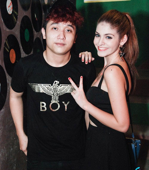 Sau khi chia tay Baggio không lâu, người ta lại thấy Andrea “tay trong tay” với một chàng trai khác – cũng rất có sức hút với giới trẻ là Yanbi, chàng ca sỹ underground đình đám của Hà Nội.