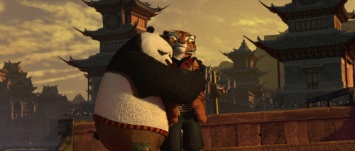 Cảm giác khi đang đứng giữa ngã tư chờ đèn đỏ thì đứa đằng sau ôm chầm lấy.