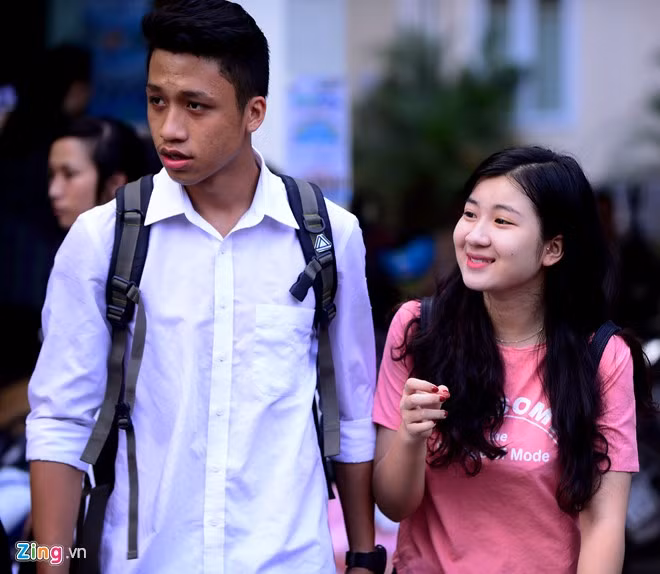 Nét căng thẳng thoáng hiện trên khuôn mặt sĩ tử.