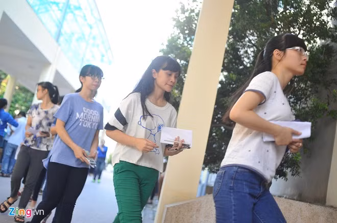 Bắt đầu vào phòng thi.