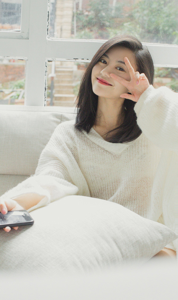 Nữ nhiếp ảnh gia Quân Quân có tên đầy đủ là Lý Lệ Quân, làm nghề nhiếp ảnh đến từ thành phố Trường Sa, tỉnh Hồ Nam (Trung Quốc). Quân Quân sinh năm 1990, từng tốt nghiệp ĐH Sư Phạm Hồ Nam.