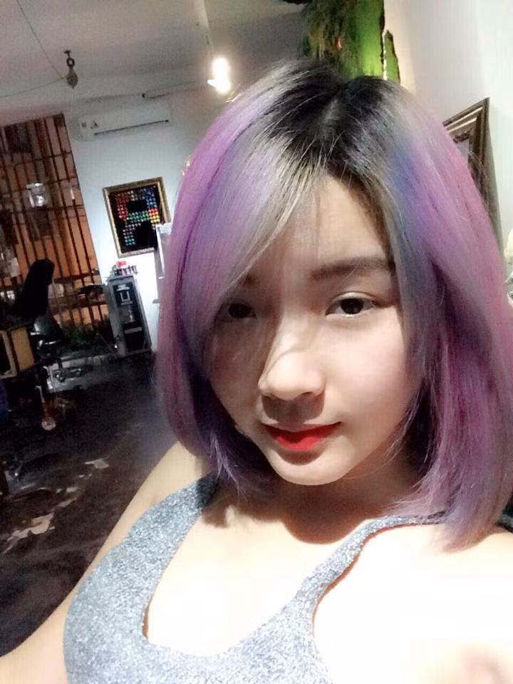 Chia sẻ về nghiệp "họa bì" của mình, nữ thợ xăm sinh năm 1995 cho biết, ngay từ năm lên lớp 8 cô cảm thấy phấn khích khi nhìn thấy người có hình xăm và cực sung sướng khi nghe thấy tiếng máy xăm chạy re re vui tai.