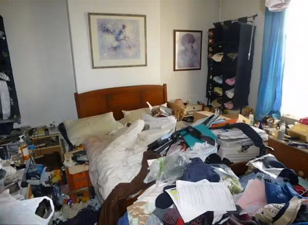 Cảnh tượng kinh hoàng được ví như "ổ chó" trong phòng của sinh viên.