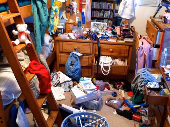 Nhìn vào căn phòng này, nhiều cư dân mạng cho rằng đây không phải phòng ở mà nó giống một nhà kho hơn.