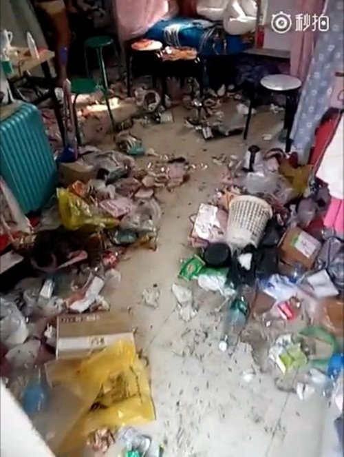 Những căn phòng bẩn của giới trẻ là hình ảnh không còn xa lạ gì với nhiều bậc phụ huynh. Chứng kiến những hình ảnh như này nhiều người cho cảm thấy phát sợ. Ảnh sử dụng trong bài: Sina/mạng xã hội.