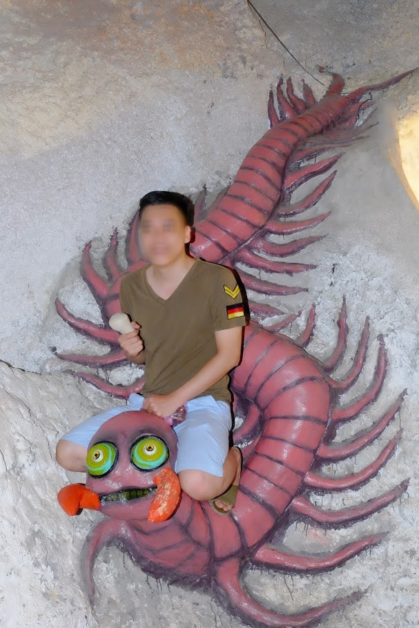 Ngoài Hòn Dấu thì tại Đồ Sơn, Hải Phòng cũng có một sở thú nhân tạo cực kỳ ấn tượng. Những tấm ảnh về các bức tượng đá ở đây đã được một dân mạng chụp lại và đăng lên mạng xã hội.