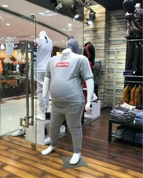 Đồng ý là gầy một chút sẽ đẹp cơ mà, lỡ có béo bụng thì cũng đừng quá tự ti vì sẽ có những cửa hàng bán các loại trang phục được thiết kế riêng cho bạn.