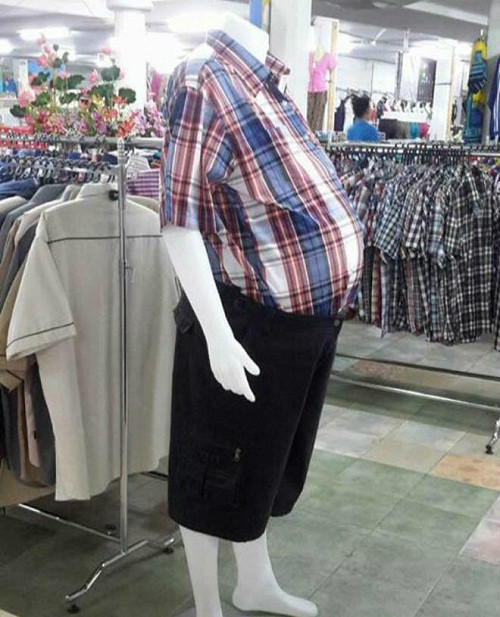 Nhiều người còn tag cả bạn bè vào với lời nhắn: "Yên tâm nhé, đến ma nơ canh còn béo bụng thì mập chút cũng không sao đâu".