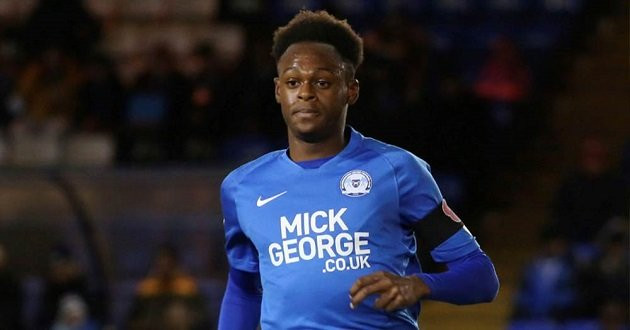 Theo Daily Mail, một loạt các CLB hàng đầu nước Anh đã tạo nên cuộc đua giành chữ ký của cầu thủ tuổi teen Ricky-Jade Jones. Chàng trai sinh năm 2001 hiện đang là tiền vệ của Peterborough United - đội bóng đang thi đấu tại League One (Giải Hạng 3 Anh).