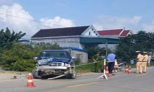 Chu tich xa lai o to dam xe may 2 nguoi tu vong