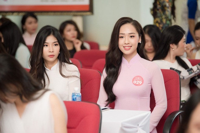 Vừa qua, tại Hà Nội buổi sơ khảo Hoa hậu Việt Nam 2018 đã diễn ra. Trong dàn thí sinh rạng rỡ, xinh đẹp của cuộc thi, cô gái mang số báo danh 29, Phạm Ngọc Hà My gây chú ý với thân hình thon thả và gương mặt khả ái.