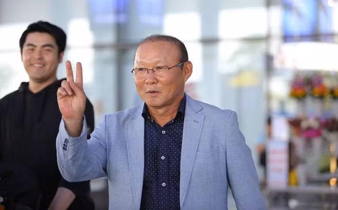 Oppa Park Hang Seo giờ là cái tên được nhiều NHM bóng đá Việt Nam nhắc tới nhờ tài thao lược của mình.