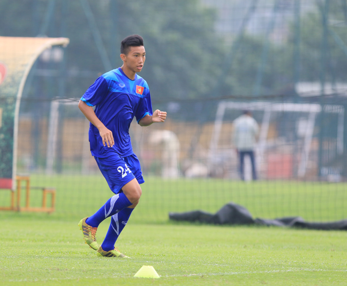 Tuy nhiên, phải nhìn thẳng vào vấn đề, mục đích cao nhất của bóng đá Việt Nam vào thời gian cuối 2018 là AFF Cup và VCK Asian Cup 2019 diễn ra tại Qatar nên việc để Văn Hậu phải căng sức chiến đấu là điều phải cân nhắc lại.