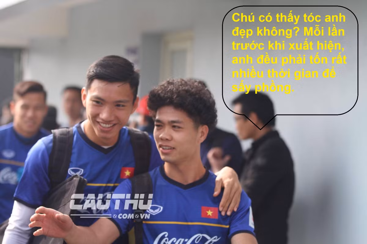 Công Phượng đã khoe với đàn em Văn Hậu về kiểu tóc mới của mình.