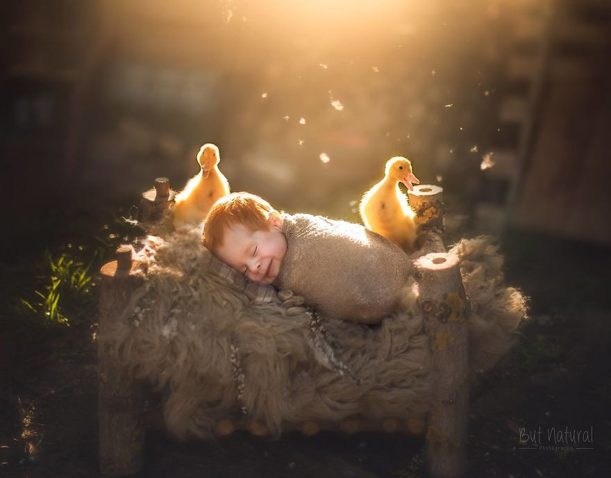 Mới đây, cô vừa tung ra một bộ ảnh chụp các "thiên thần nhỏ" bên thú cưng được rất nhiều lời khen ngợi từ dân mạng quốc tế.