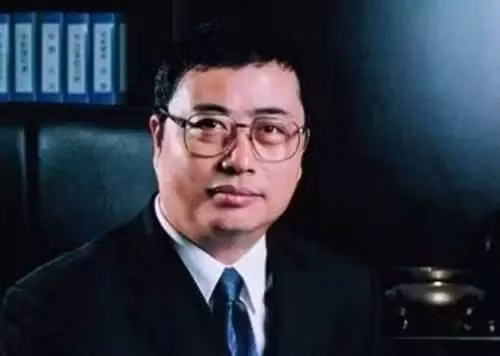 Chân dung tỷ phú Trần Tiên Bảo – nhà sáng lập của thương hiệu hạt dưa QiaQia