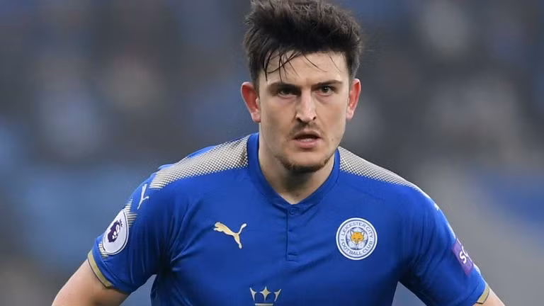 Theo tờ The Sun, Leicester City cũng đã nhanh chóng đạt thỏa thuận 45 triệu bảng để mua hậu vệ Lewis Dunk của Brighton về thay thế cho Harry Maguire.