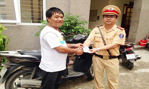 Tien mat, tat mang vi tham re mua phai xe gian