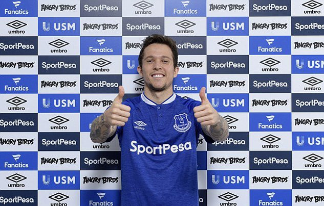Chuyển nhượng bóng đá từ Mirror, Everton đã có thêm 4 tân binh gồm Bernard, Yerry Mina, Andre Gomes và Kurt Zouma.