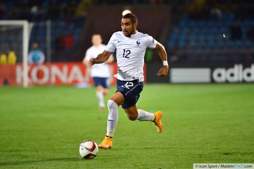 Không bỏ lỡ cơ hội trời cho, nhất là khi VCK Euro 2016 đang ngày càng cận kề, Payet ngay lập tức chứng tỏ mình xứng đáng với niềm tin của ban huấn luyện. Cụ thể, ở trận giao hữu gặp ĐT Nga, tiền vệ sinh năm 1987 này đã ghi 1 bàn đồng thời thực hiện 1 pha kiến tạo giúp Kingsley Coman lập công, qua đó góp phần mang về chiến thắng chung cuộc 4-2 cho Les Bleus.