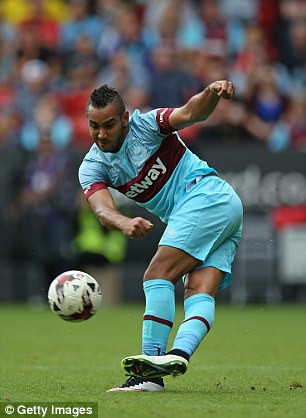 Payet đóng góp 8 bàn thắng cùng 8 đường chuyền kiến tạo, giúp West Ham đang đứng trước cơ hội lọt vào top 4 để tham dự Champions League mùa sau.