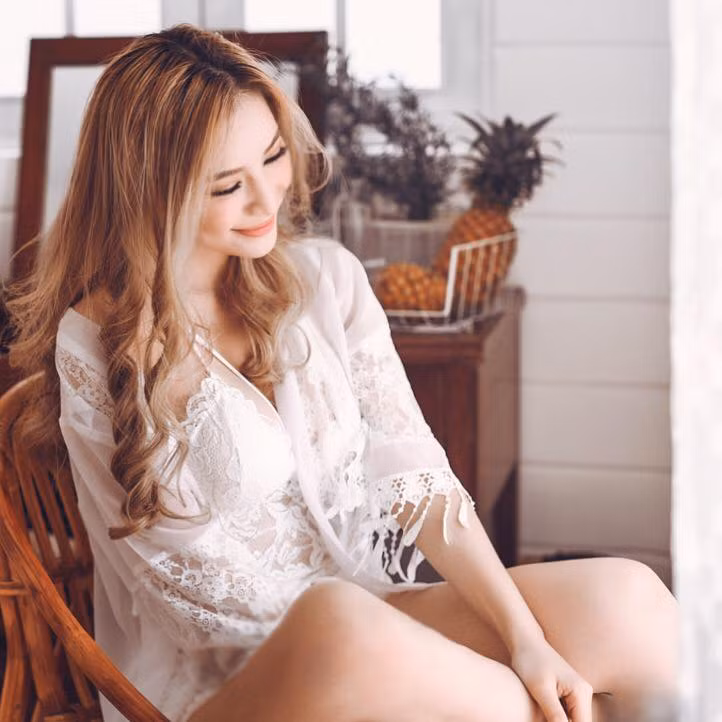 Chia sẻ về thời gian đầu mới về Việt Nam, cô bạn sinh năm 1994 chia sẻ rằng, do ở xa và không thường xuyên sử dụng quốc ngữ nên trình độ tiếng Việt của Minh Trang rất "gà" và phải cố gắng, nỗ lực tìm tòi có thể nâng cấp được.