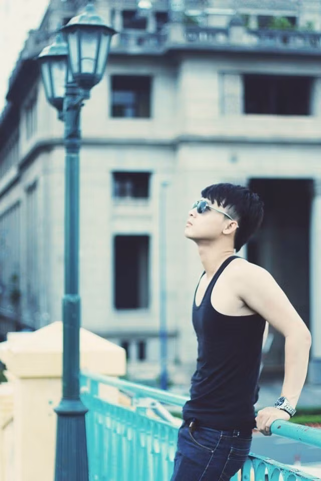 Chàng trai TP HCM cho biết: “Quá trình thay đổi của mình diễn ra hoàn toàn tự nhiên, nhờ ăn uống và tập luyện đều đặn. Nhiều bạn bè khi gặp lại mình đã không nhận ra "Trương xương" của ngày xưa”.