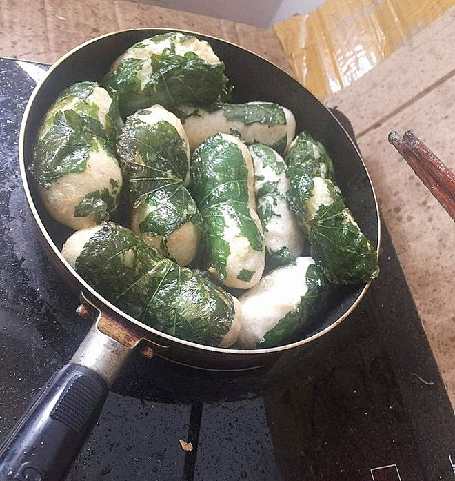 Chả lá lốt trương nở quá mức vì chủ nhân cho quá nhiều giò sống.