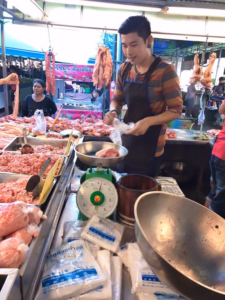 Những hình ảnh gia đình hạnh phúc của Bancha Taeduemphan được chia sẻ rất nhiều lên trang cá nhân của anh và làm đông đảo dân mạng phải nguỡng mộ và ghen tị.